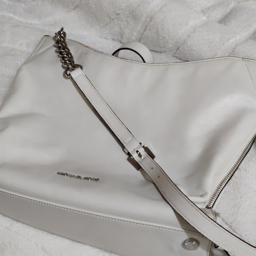 Michael Kors White Sophisticated Shoulder Bag